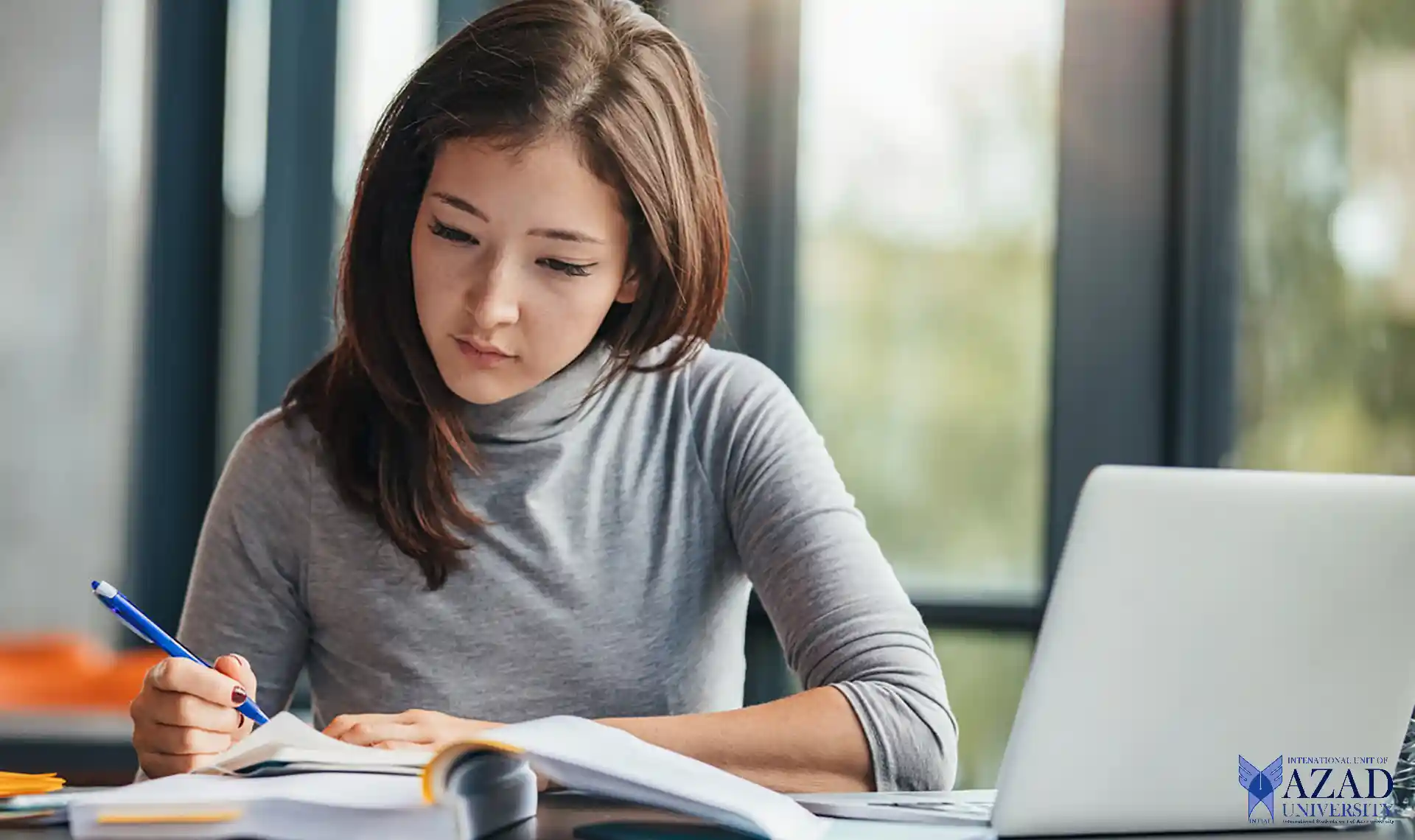 Taller de escritura de la Universidad de Azad: Libere su potencial de escritura