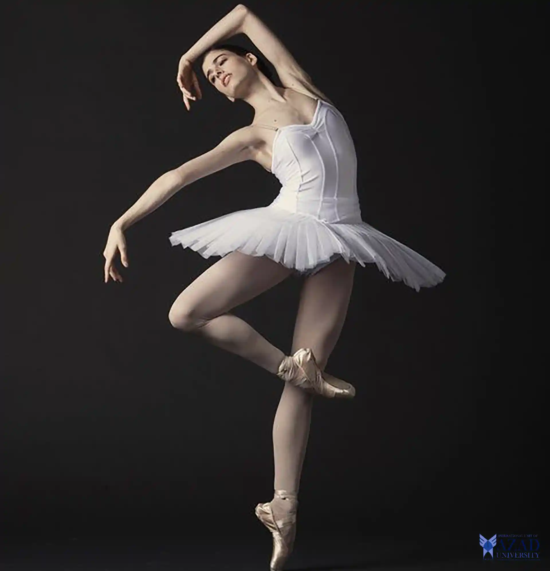 Danza de ballet en la Universidad de Azad: creando elegancia en movimiento