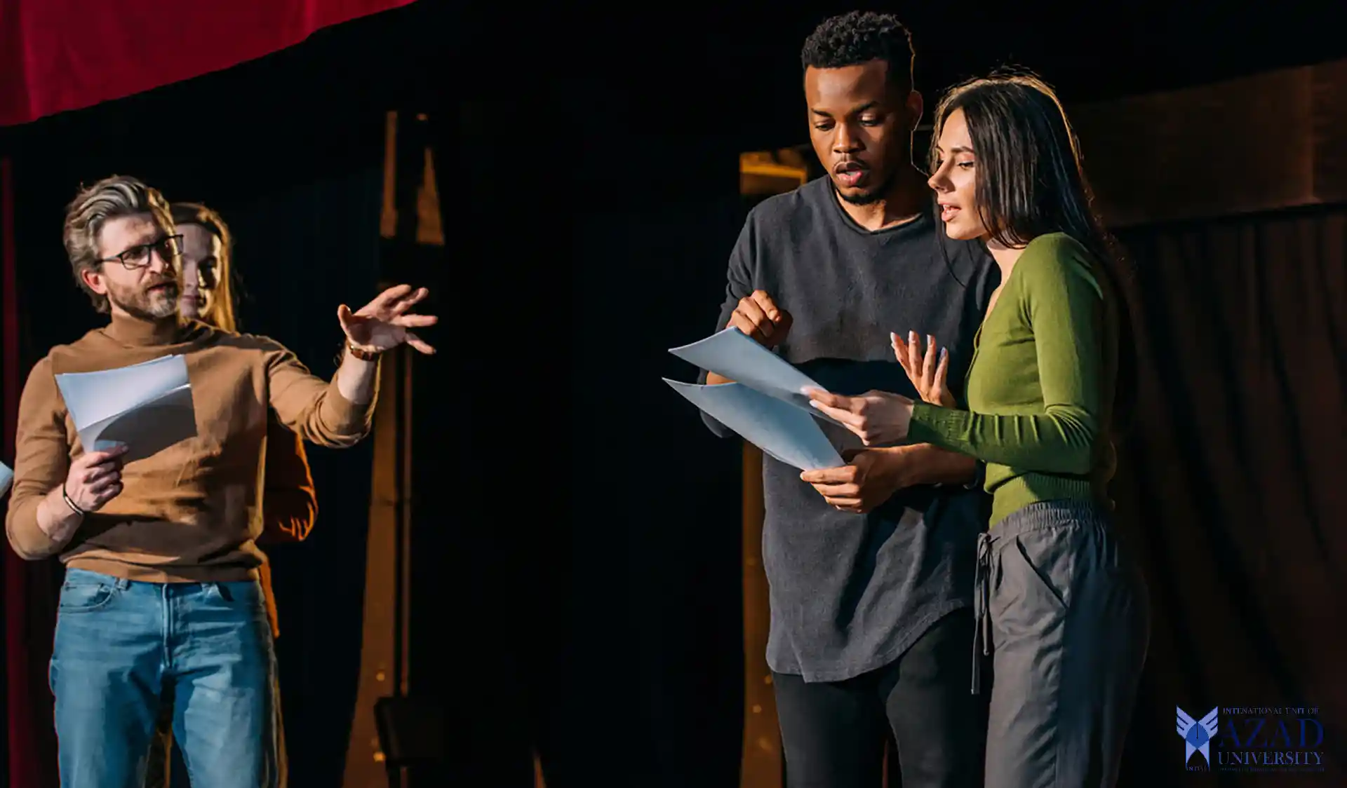 Aprenda de profesionales en el curso de dirección teatral de la Universidad de Azad